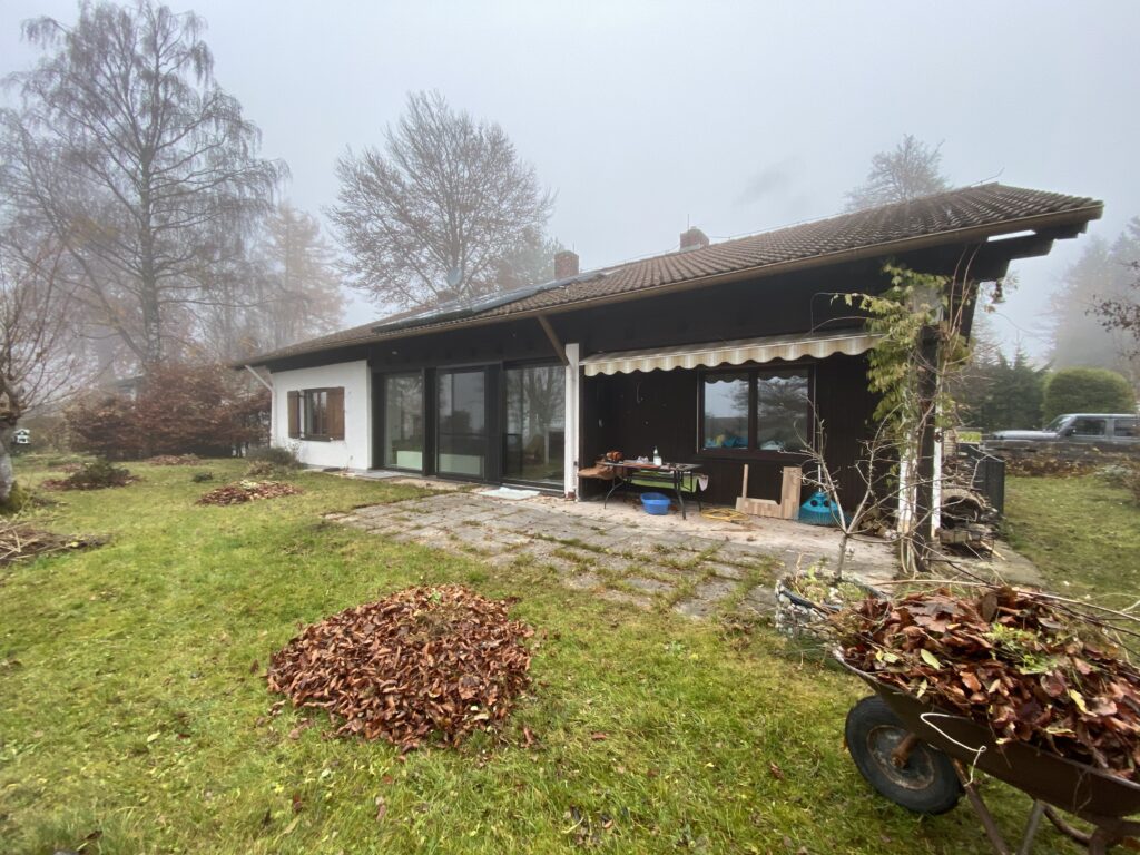 Zwischen Bergen und See: Freistehendes Einfamilienhaus mit großem Grundstück in Murnau am Staffelsee